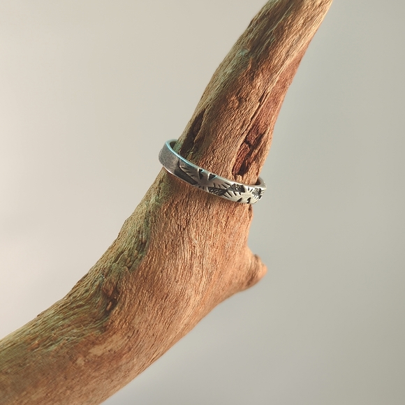 Vintage Native American Thunderbird Sterling Silver Band Ring Size 6 - Picture 2 of 6